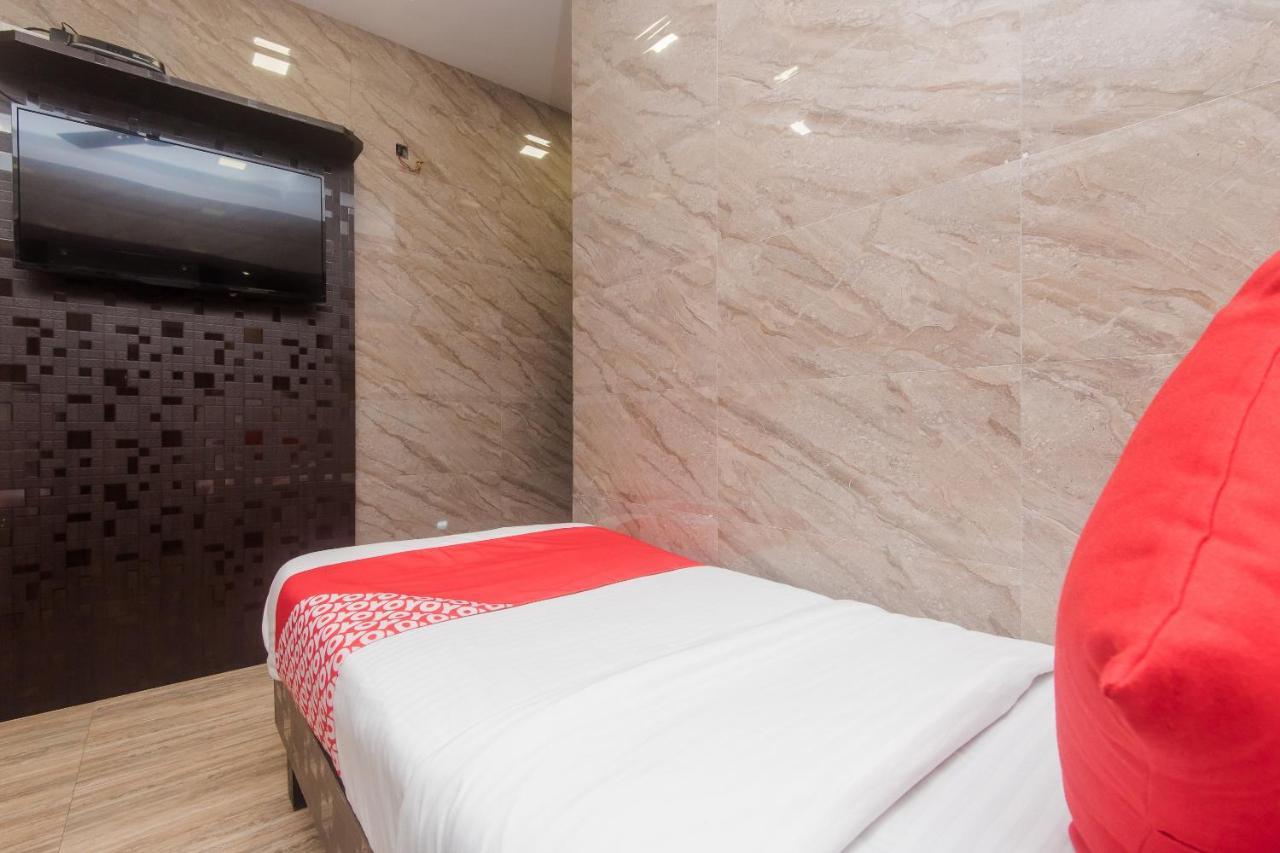 Hotel Vaccinated Staff - Oyo 22055 Dadar Residency Bombay Esterno foto