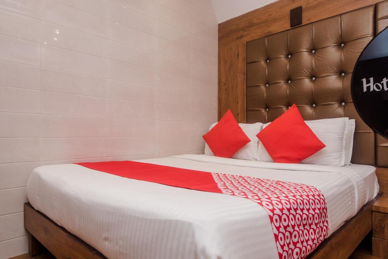Hotel Vaccinated Staff - Oyo 22055 Dadar Residency Bombay Esterno foto
