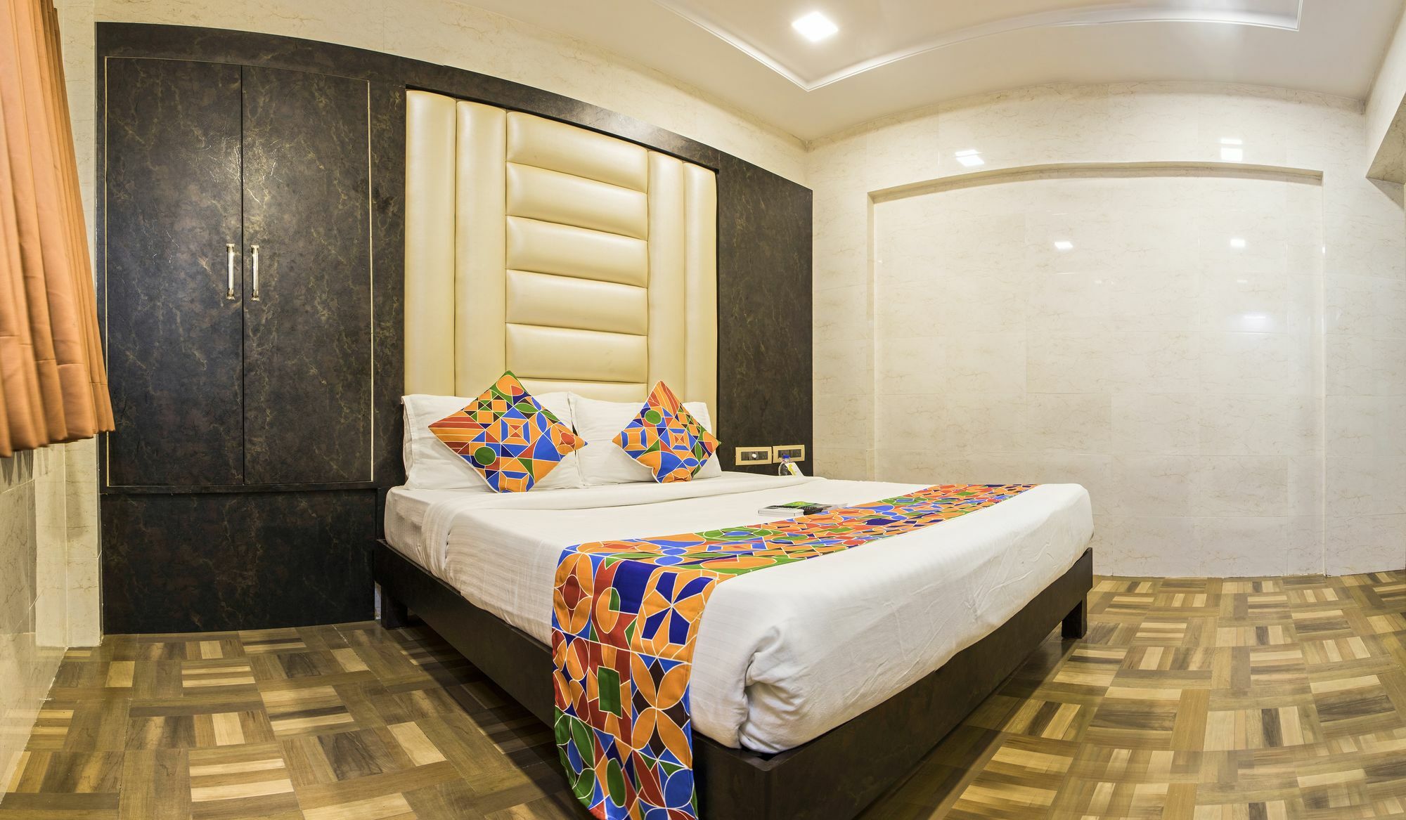 Hotel Vaccinated Staff - Oyo 22055 Dadar Residency Bombay Esterno foto
