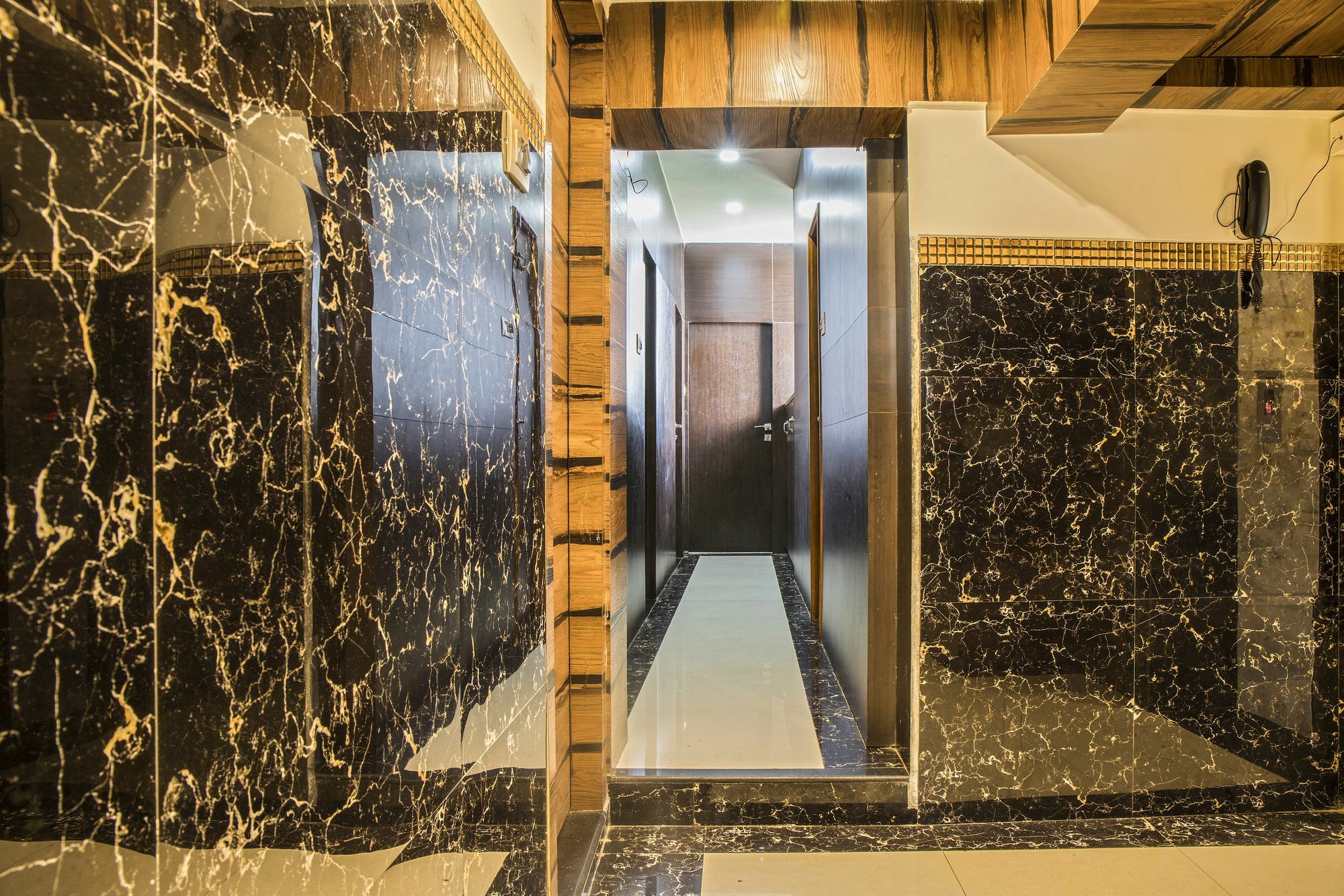 Hotel Vaccinated Staff - Oyo 22055 Dadar Residency Bombay Esterno foto