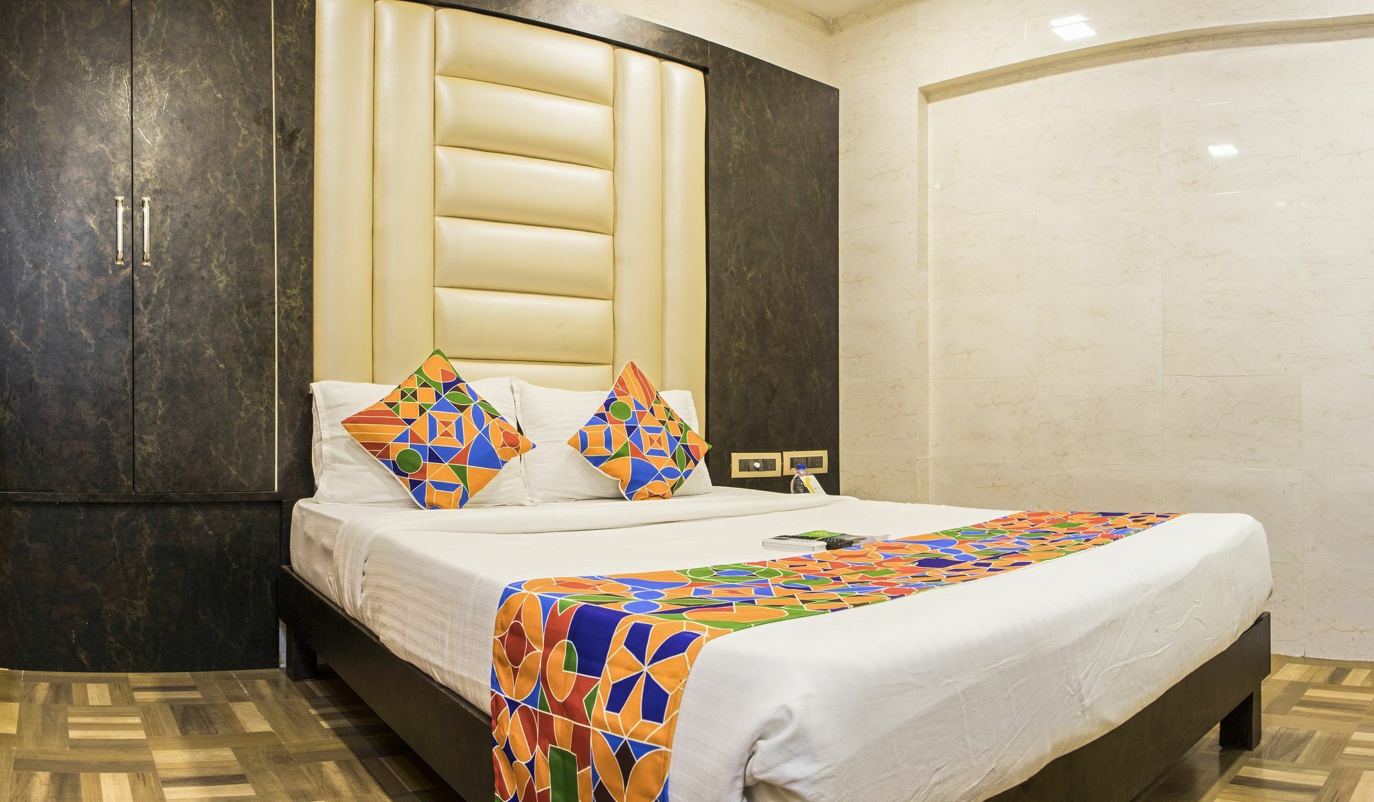 Hotel Vaccinated Staff - Oyo 22055 Dadar Residency Bombay Esterno foto